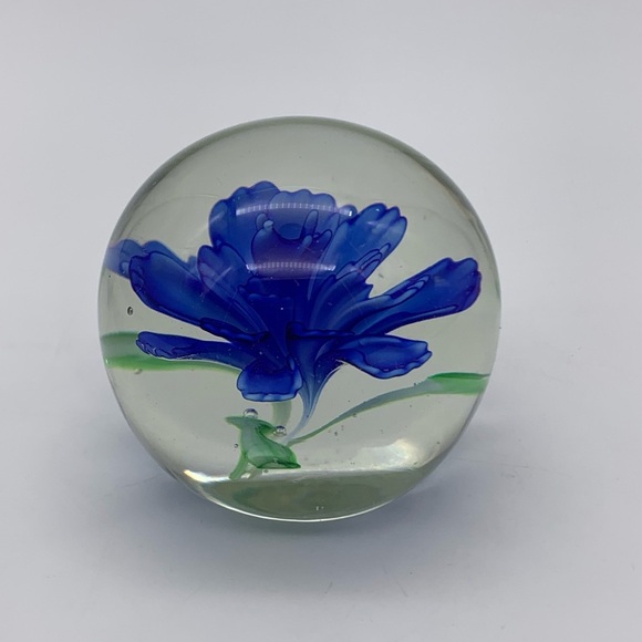 Beautiful Cobalt Blue & White Peony Handblown Art Glass Vintage Paperweight - Picture 3 of 9